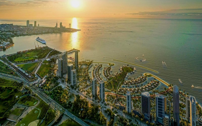 ЖК Island Ambassadori — аэрофотография рукотворного острова в Батуми на закате